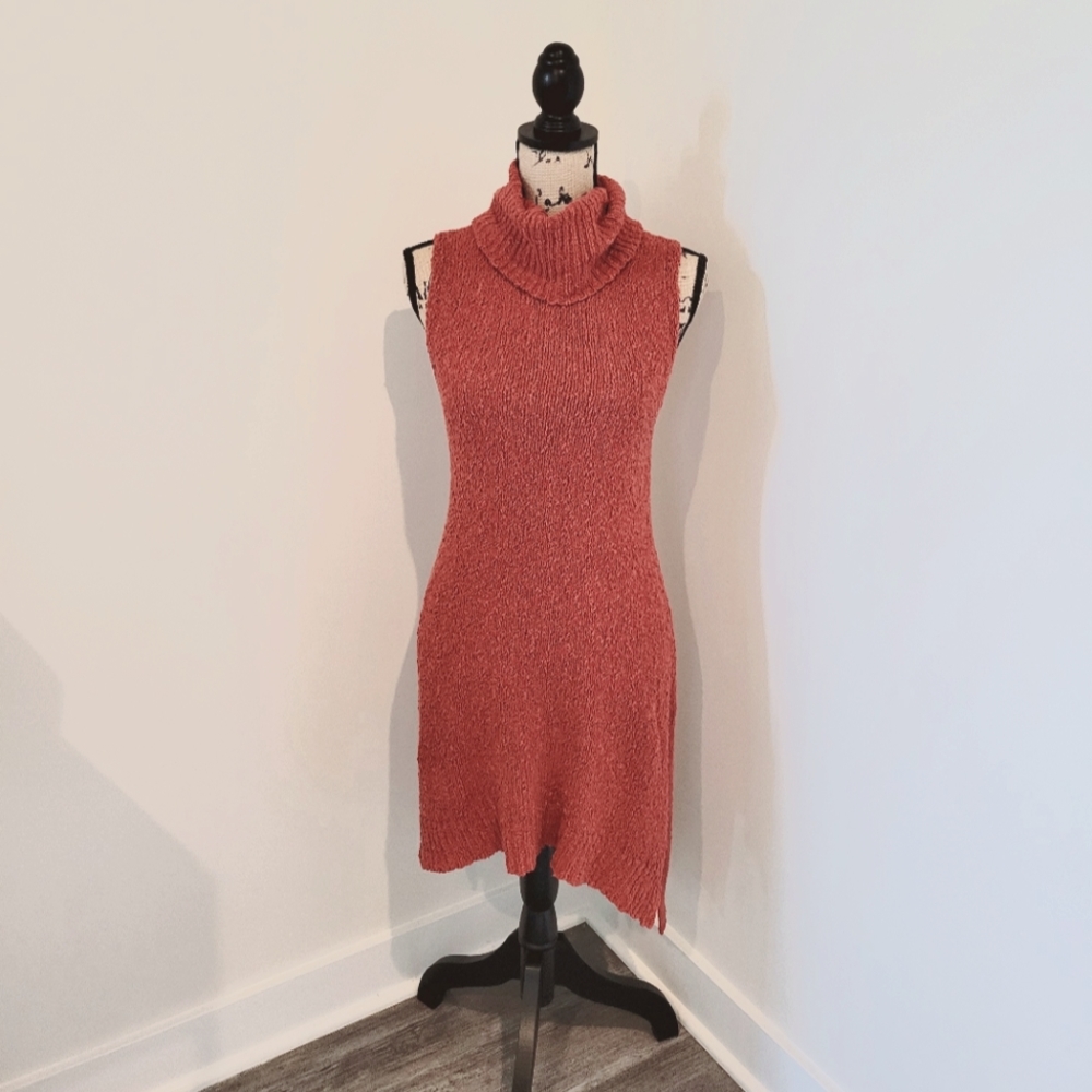 Guess Sleeveless Turtleneck knit Sweater